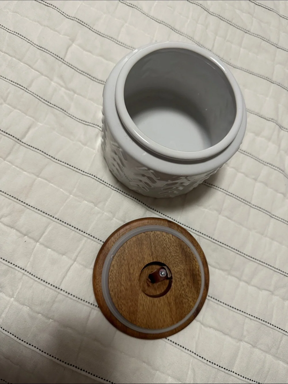 Ciroa White Ceramic Bathroom Jar with Brown Wooden Lid